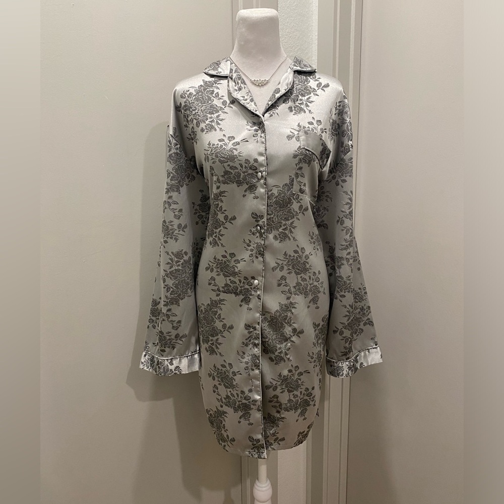 VTG 90s Secret Treasures Silver Grey Floral Button-Down Sleepshirt Night Gown M